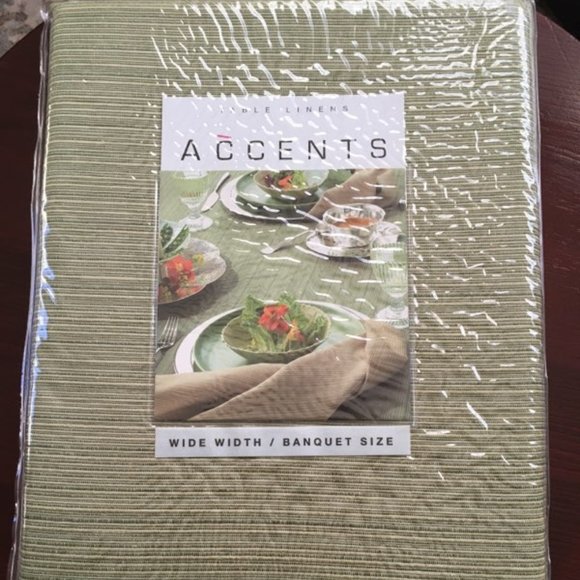 60 Wide Width Banquet Table Linen 70x102 rectangle (NEVER OPENED)